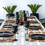 Villa Psarou Black *