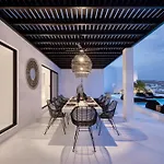 Villa Psarou Black *