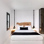 Psarou Black Platys Gialos (Mykonos)