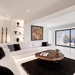 Psarou Black Platys Gialos (Mykonos)