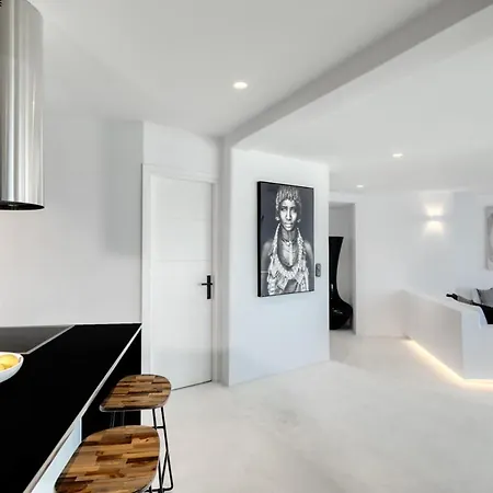 Psarou Black Villa