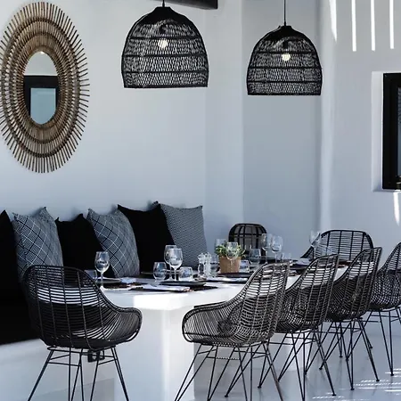 Psarou Black * Mykonos Town