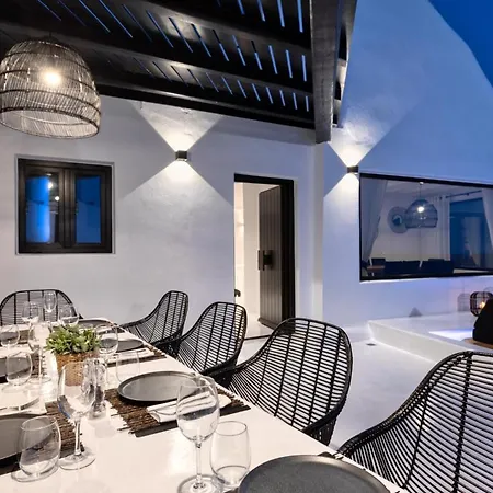 Psarou Black Mykonos Town