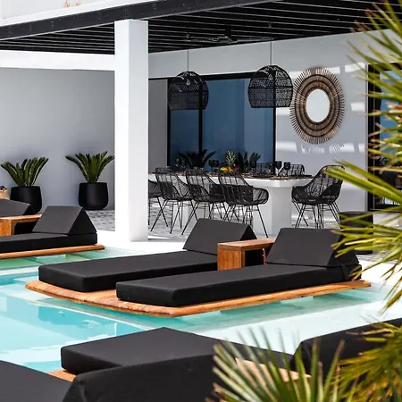 Villa Psarou Black