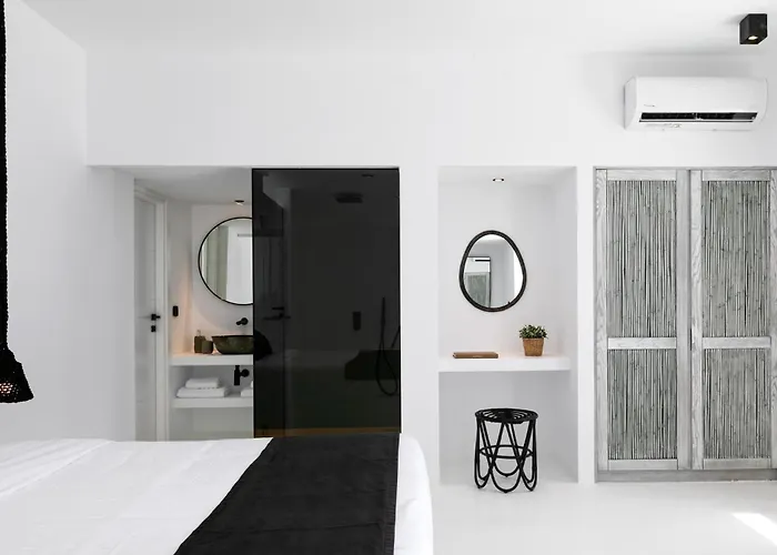 Psarou Black Platys Gialos (Mykonos)