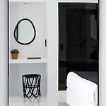 Psarou Black * פלאטיס יאלוס