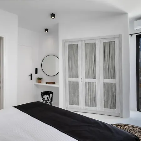 Villa Psarou Black