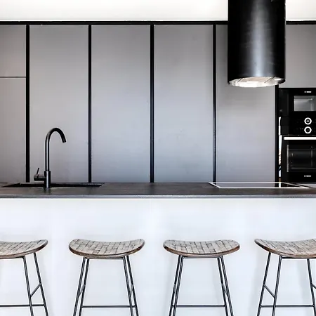 Villa Psarou Black