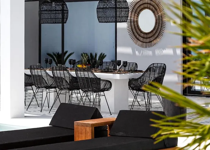 Psarou Black Willa *