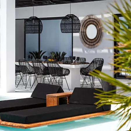 Psarou Black Villa *