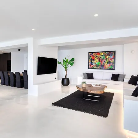 Psarou Black Villa *